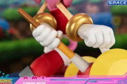 Amy Statue