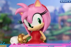 Amy Statue