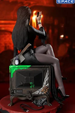 Elvira Static-6 Statue