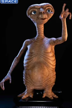 1:1 E.T. Life-Size Maquette