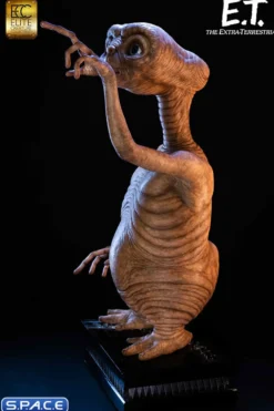 1:1 E.T. Life-Size Maquette