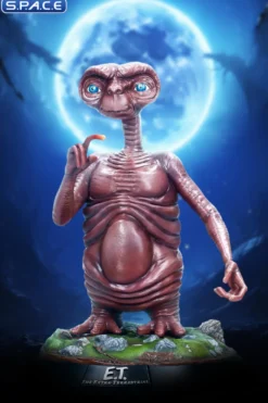 E.T. Statue