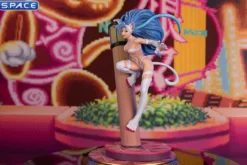 Felicia Statue