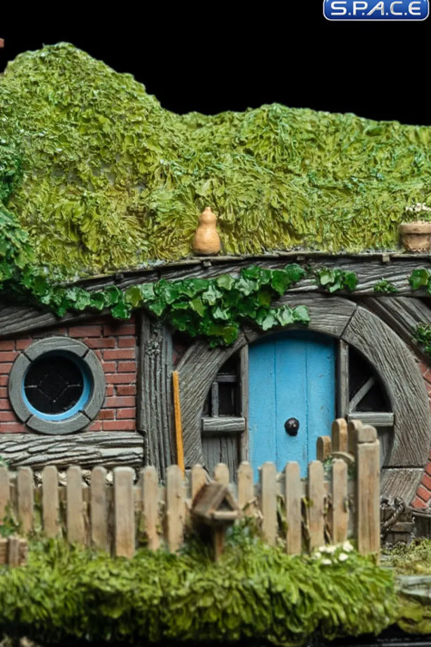 24 Gandalf's Cutting Hobbit Hole