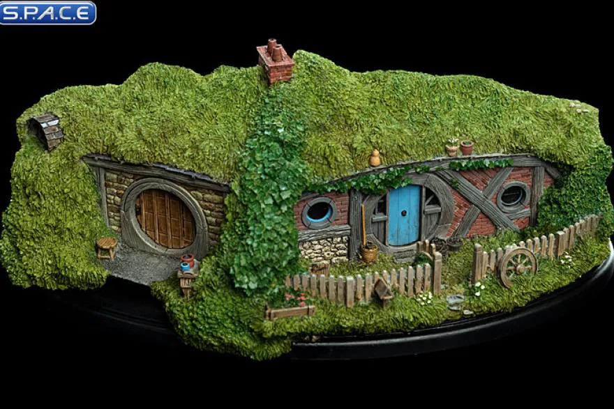24 Gandalf's Cutting Hobbit Hole
