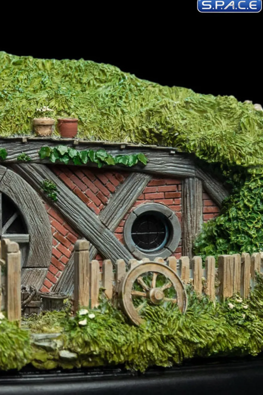 24 Gandalf's Cutting Hobbit Hole