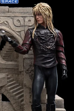 Jareth and Sarah in the Illusionary Maze Statue