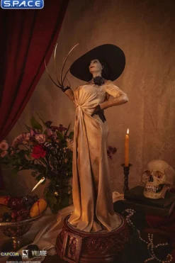 Lady Dimitrescu Statue