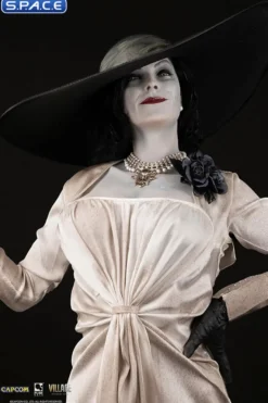 Lady Dimitrescu Statue