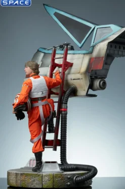 Luke Skywalker & X-Wing »Red Five, Standing By« Premium Format Figure