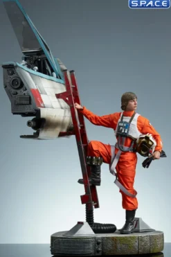 Luke Skywalker & X-Wing »Red Five, Standing By« Premium Format Figure