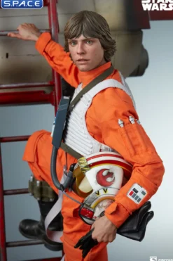 Luke Skywalker & X-Wing »Red Five, Standing By« Premium Format Figure