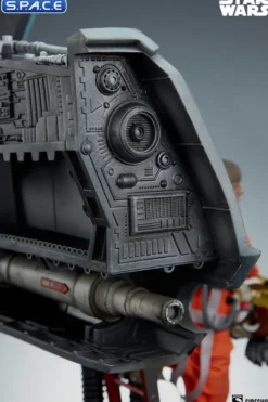Luke Skywalker & X-Wing »Red Five, Standing By« Premium Format Figure