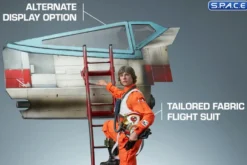 Luke Skywalker & X-Wing »Red Five, Standing By« Premium Format Figure