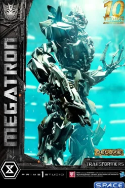 Megatron Deluxe Museum Masterline Statue