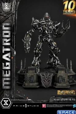 Megatron Deluxe Museum Masterline Statue