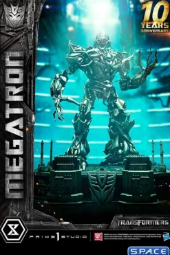 Megatron Museum Masterline Statue