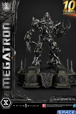Megatron Museum Masterline Statue