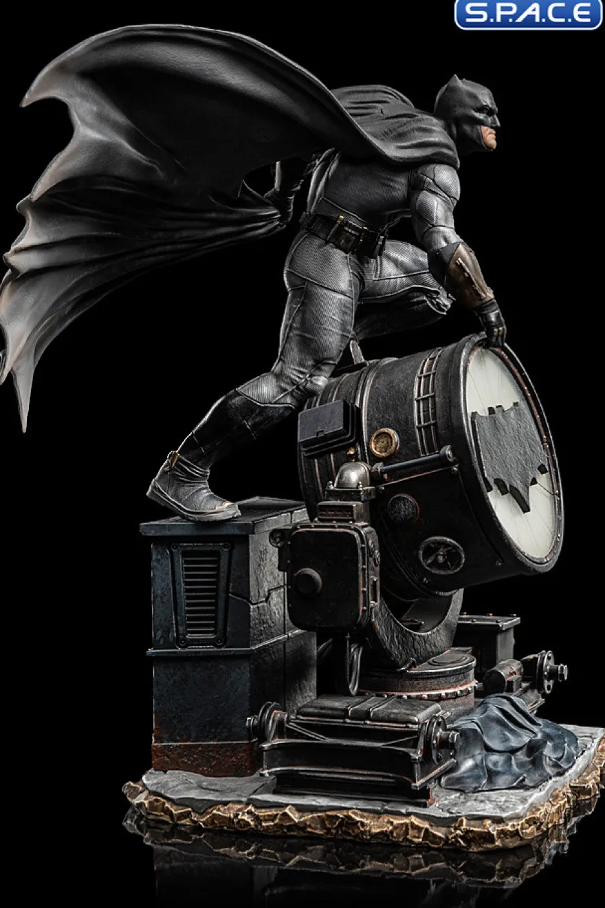 1/10 Scale Batman on Batsignal Deluxe Art Scale Statue