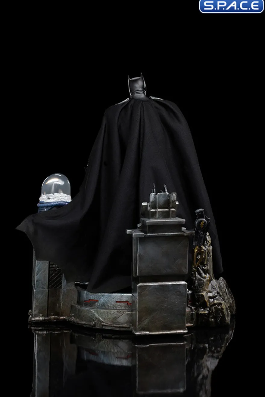 1/10 Scale Batman Unleashed Deluxe Art Scale Statue