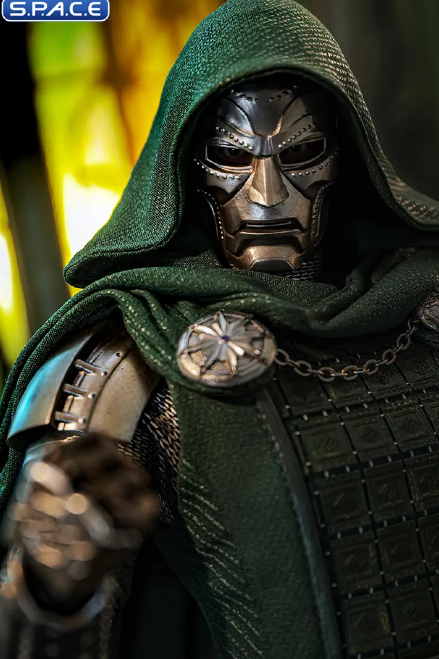1/6 Scale Doctor Doom Movie Masterpiece MMS906