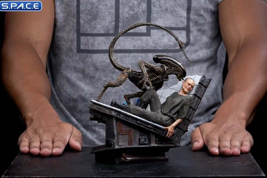 1/10 Scale Ellen Ripley & Dog Alien Art Scale Statue