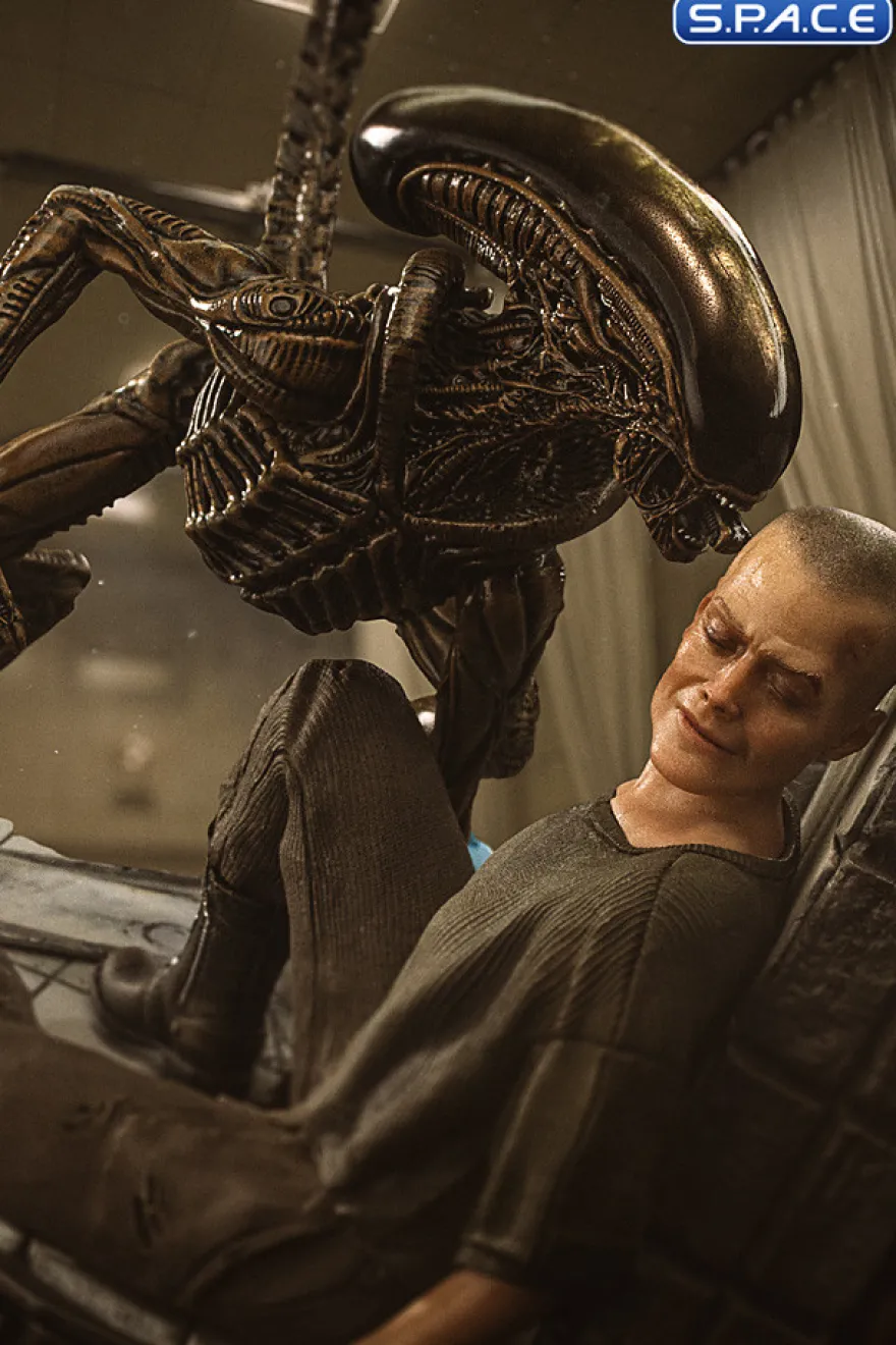 1/10 Scale Ellen Ripley & Dog Alien Art Scale Statue