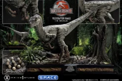 1/6 Scale Female Velociraptor Legacy Museum Collection Statue