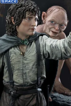 1/4 Scale Frodo & Gollum Premium Masterline Statue