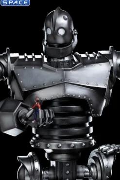 1/20 Scale Iron Giant and Hogarth Hughes Demi Scale Statue