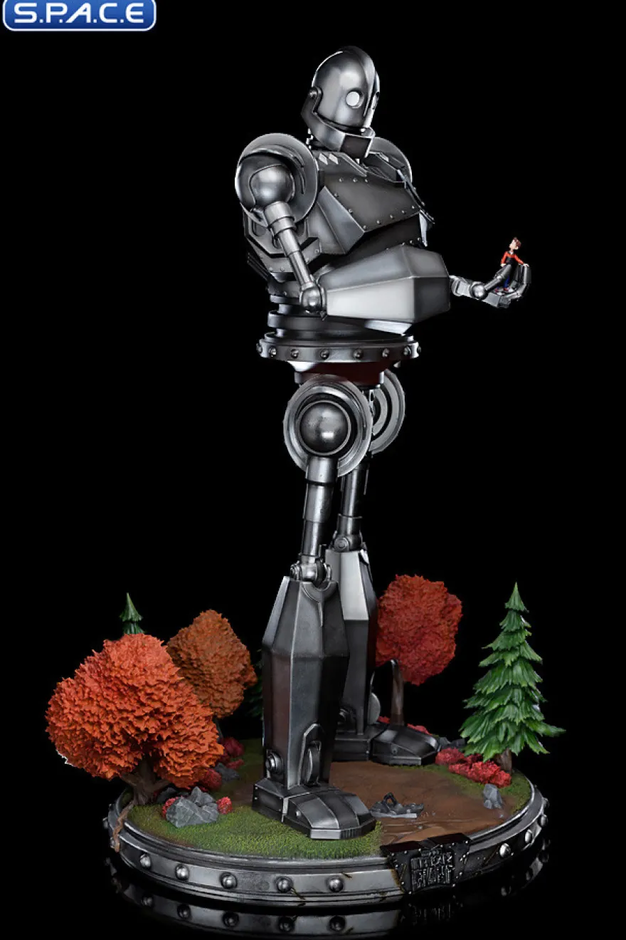 1/20 Scale Iron Giant and Hogarth Hughes Demi Scale Statue