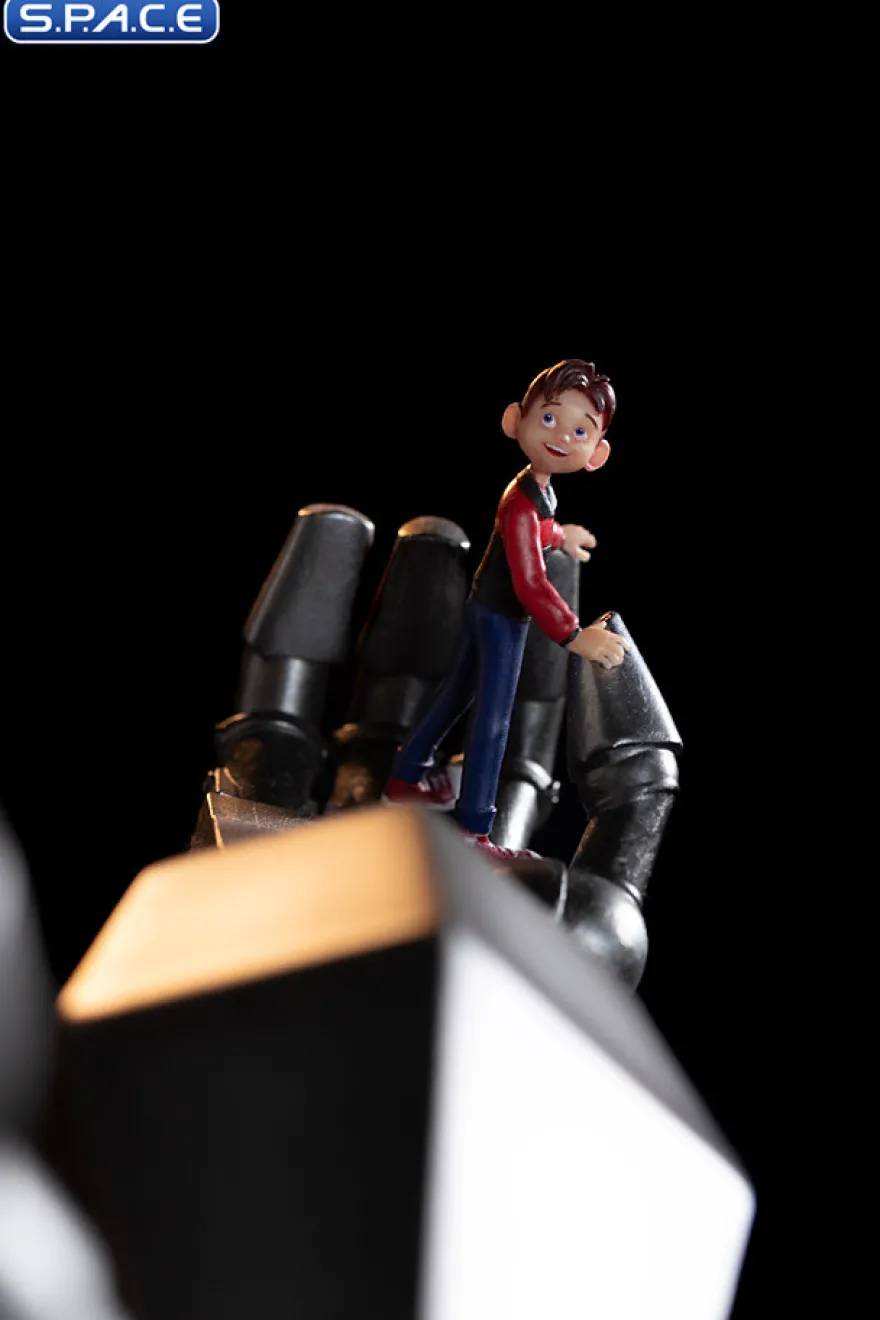 1/20 Scale Iron Giant and Hogarth Hughes Demi Scale Statue