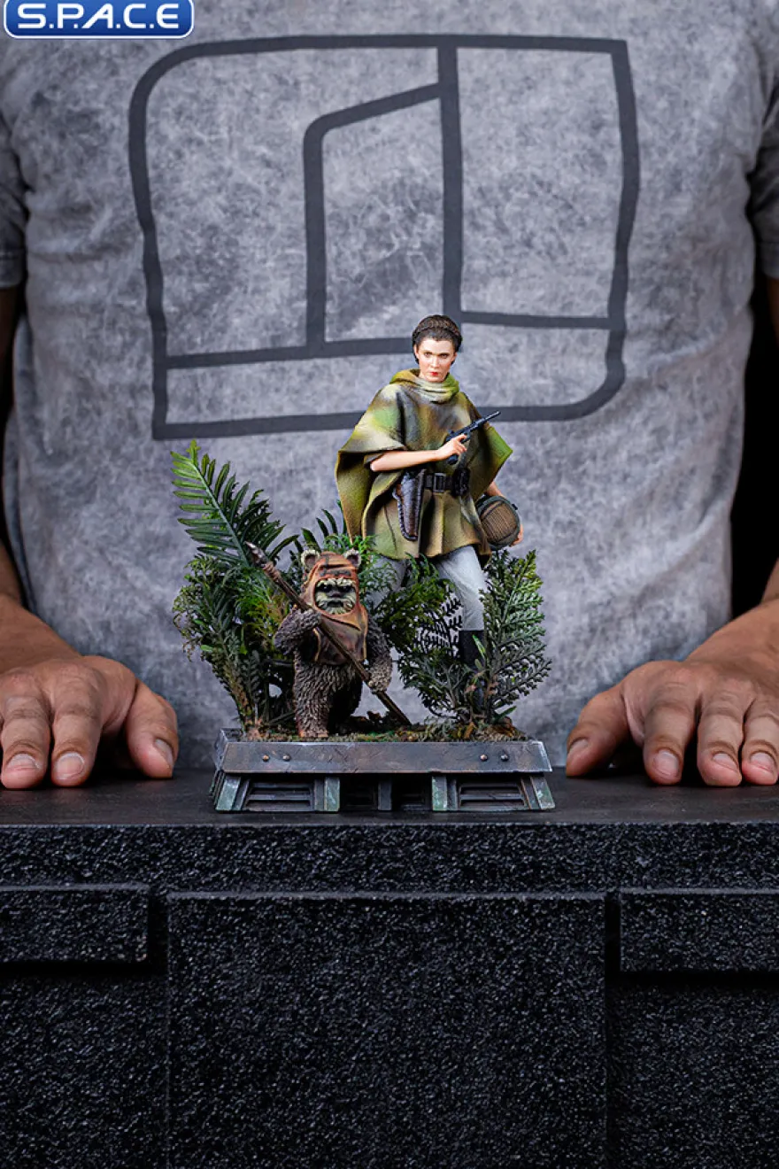 1/10 Scale Leia & Wicket Art Scale Statue