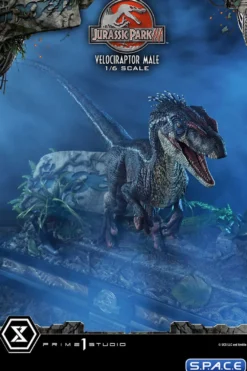 1/6 Scale Male Velociraptor Legacy Museum Collection Statue