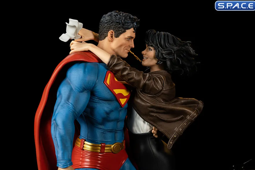 1/6 Scale Superman and Lois Lane Diorama