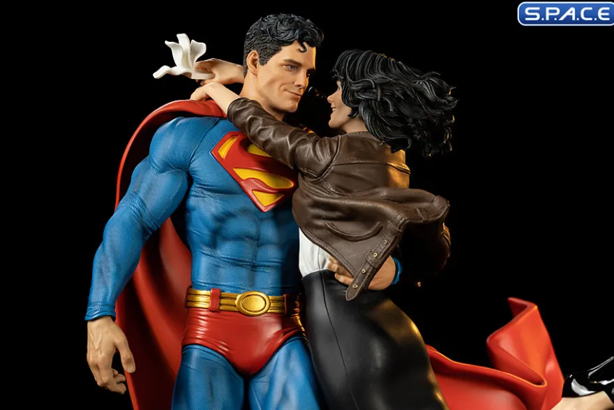 1/6 Scale Superman and Lois Lane Diorama