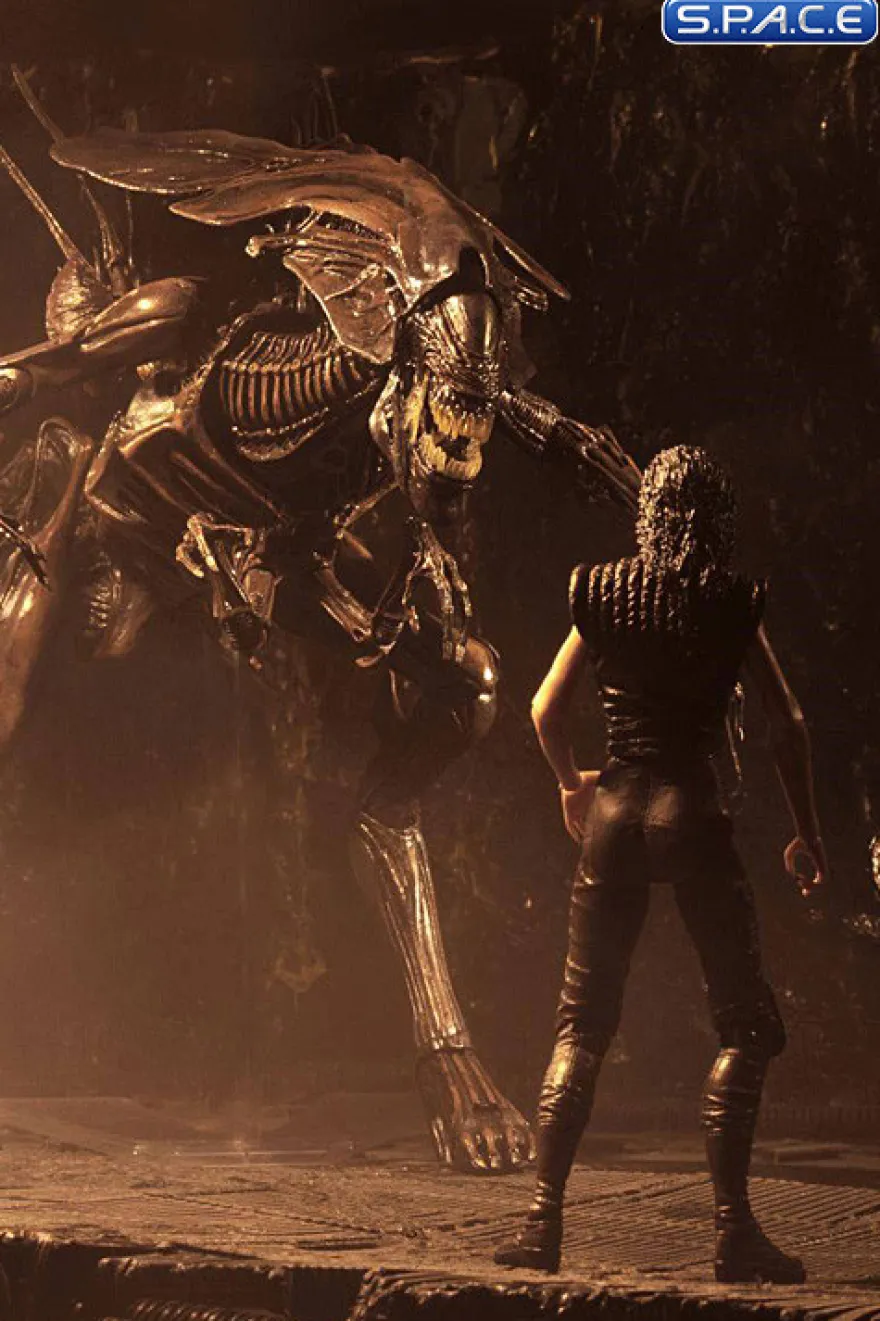 Ultra Deluxe Alien Queen