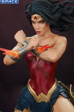 Wonder Woman »Saving the Day« Premium Format Figure