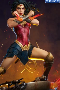 Wonder Woman »Saving the Day« Premium Format Figure