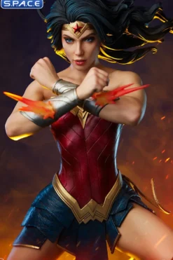 Wonder Woman »Saving the Day« Premium Format Figure