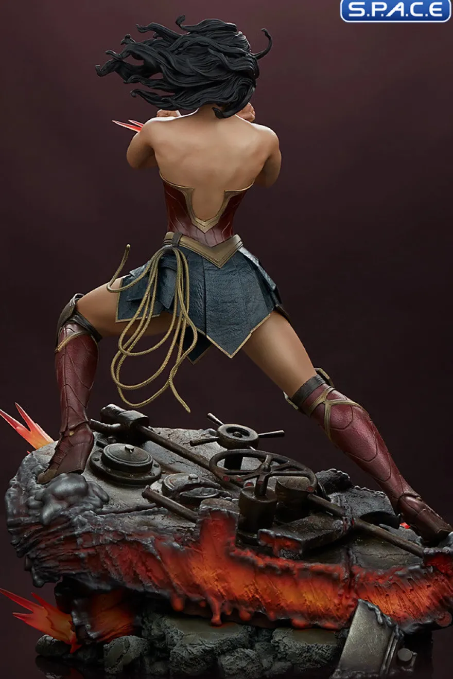 Wonder Woman »Saving the Day« Premium Format Figure