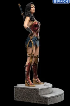 Wonder Woman Statue