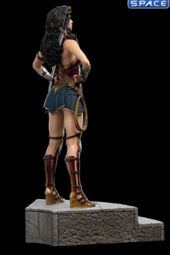 Wonder Woman Statue