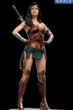 Wonder Woman Statue